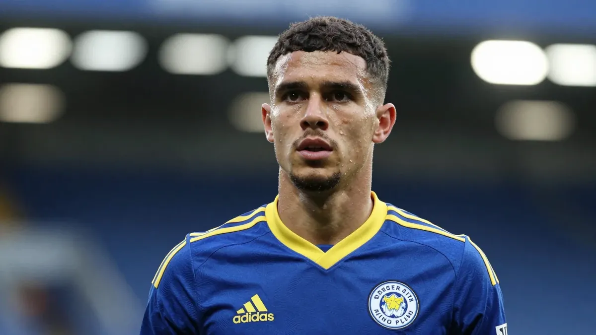 Leicester City signed Warren O'Hora from Hibs on a 3-year contract with an undisclosed fee, as reported by the BBC, to...