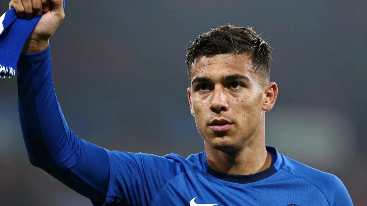 Leicester City complete the loan signing of Brighton's Kamari Doyle, adding depth to their attacking midfield options