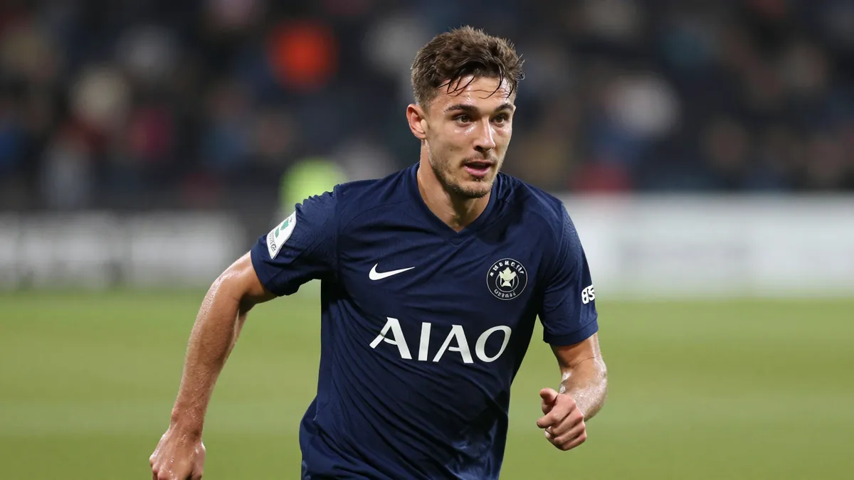 Striker search continues as Leicester City miss out on Mason Burstow loan